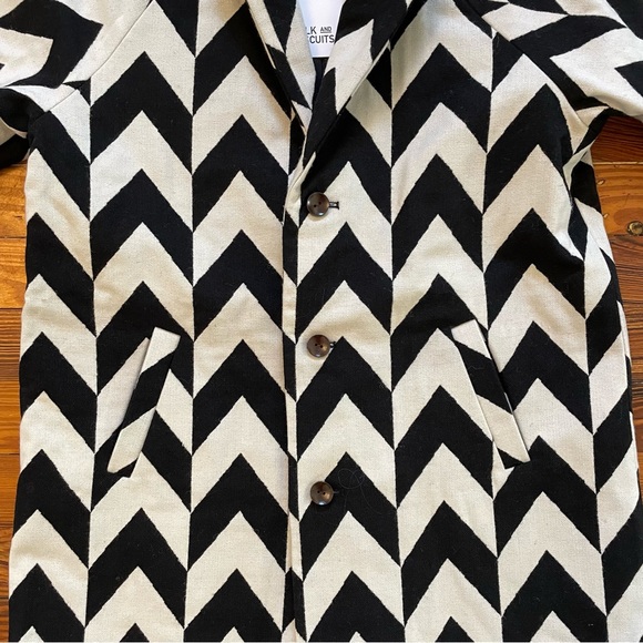 Milk and Biscuits chevron coat black and ivory size 9 10 NWT - Picture 6 of 10